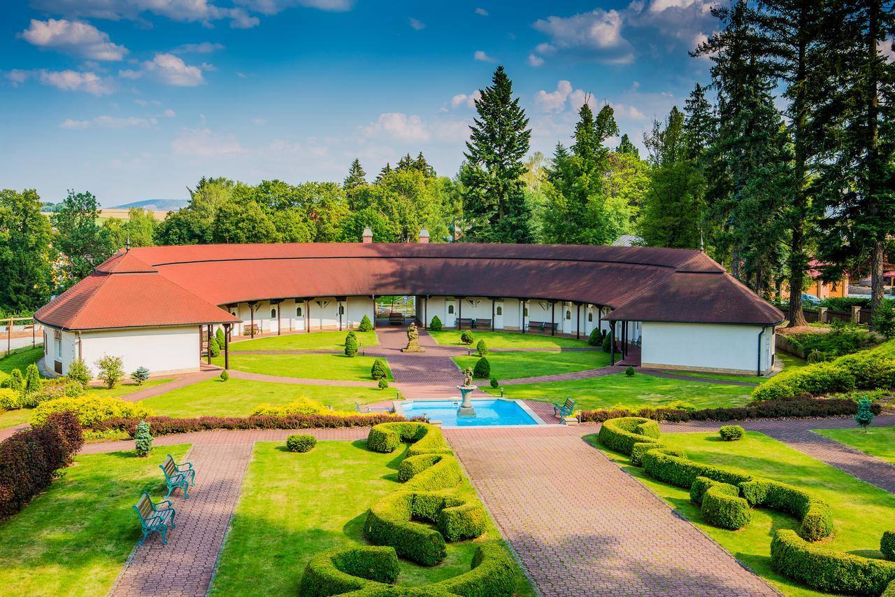 Hotel Veba Broumov Exterior foto